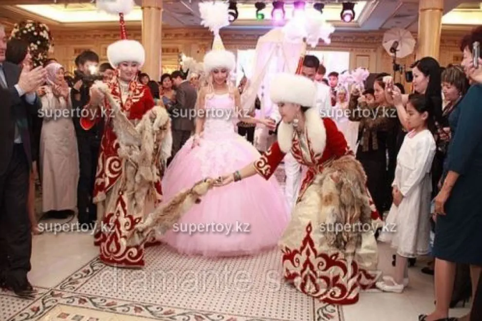 В Казахстане на образованных невест установлены "высокие цены"