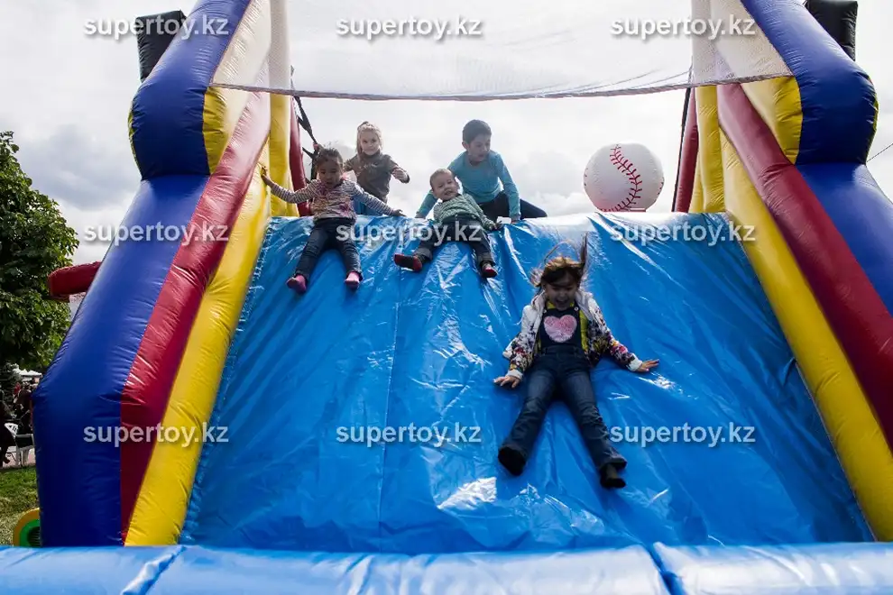 Как выбрать ребенку надувной аттракцион?